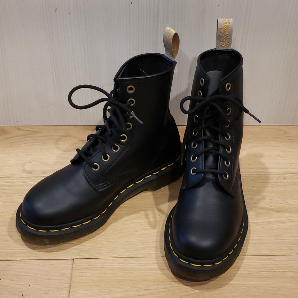 Like new vegan leather dr martens 1460 boots pascal sz 6